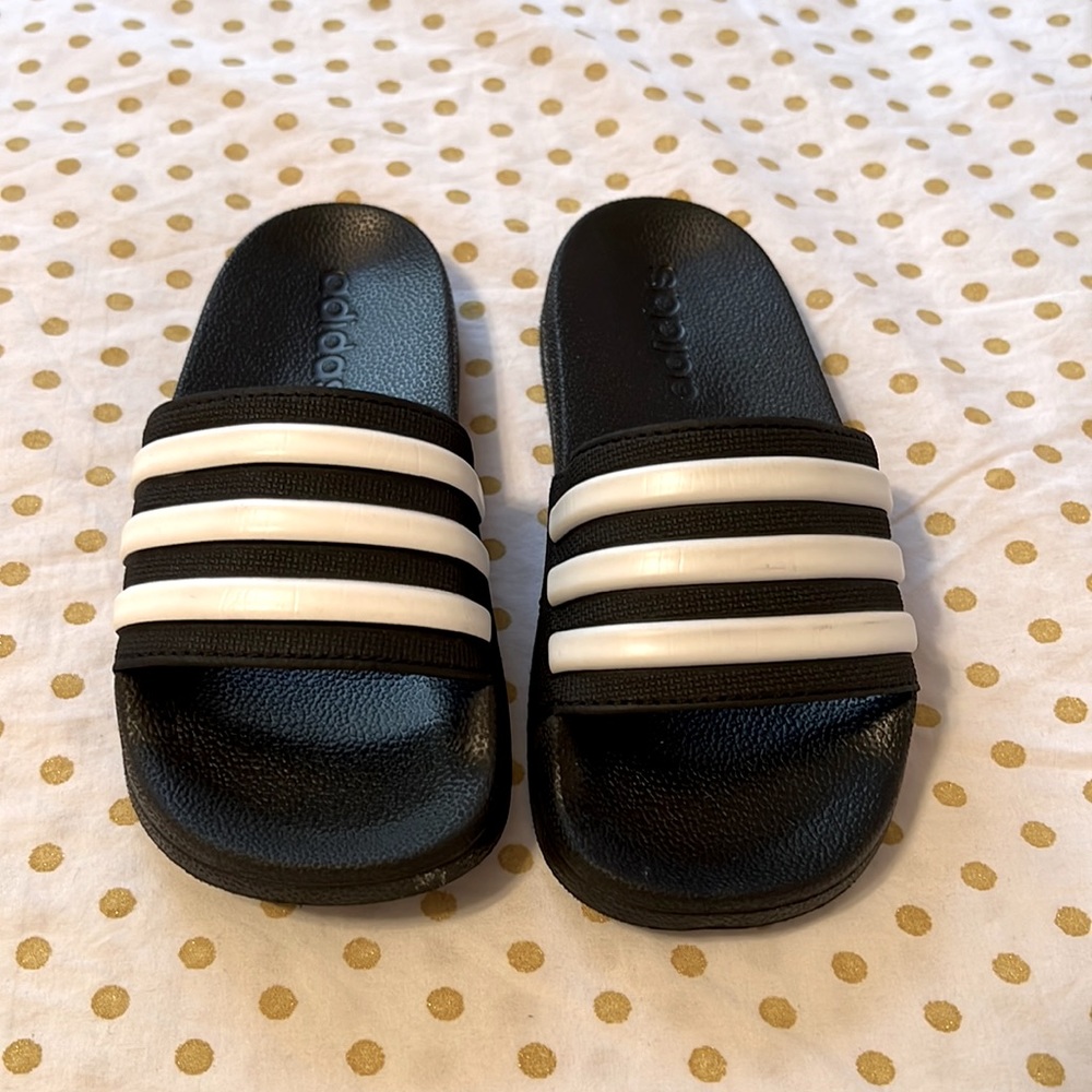Adidas NWOT Unisex-Child Slides